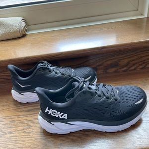 HOKA - Women Clifton 8 - Size 7 Wide